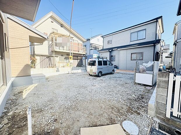 セカンドカーにも便利、駐車2台可の敷地。 