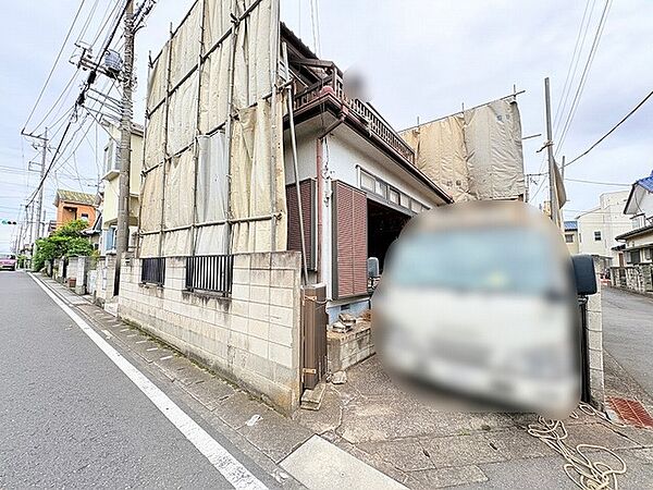 閑静な住宅街の一角に位置し、住まいのこれからを自由に描ける可能性を秘めた土地の佇まいです。