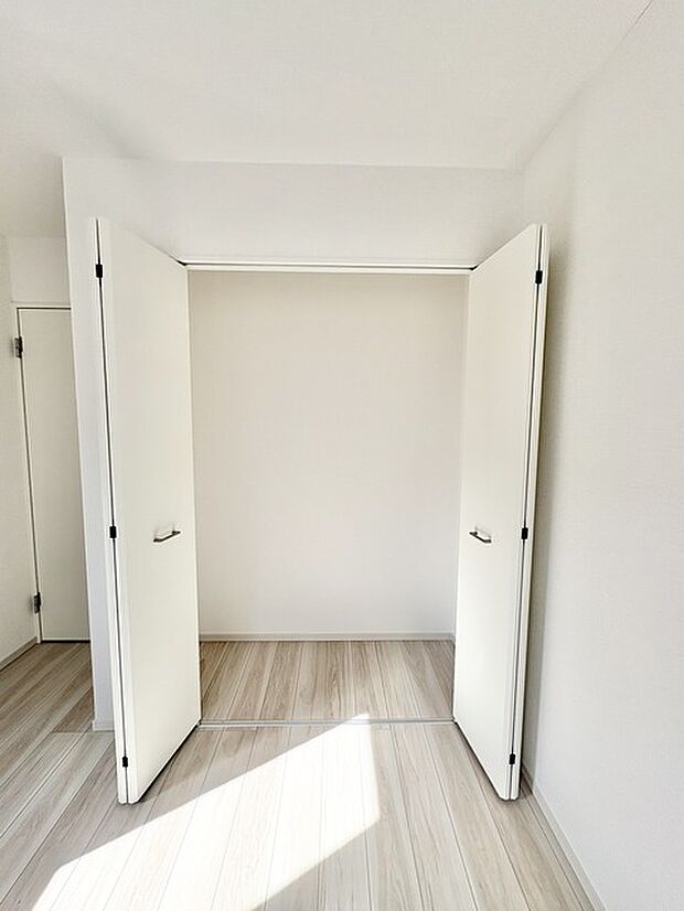 広がる空間に、柔らかな光が心地よく満ちています。