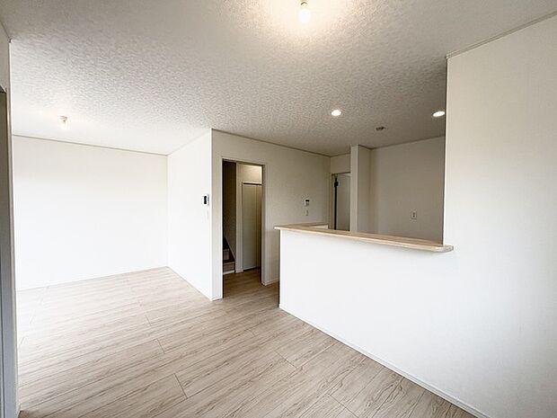 無駄を削ぎ落としたシンプルな空間が、住まう方の感性に寄り添い、健やかな日常を育んでくれるはずです。
