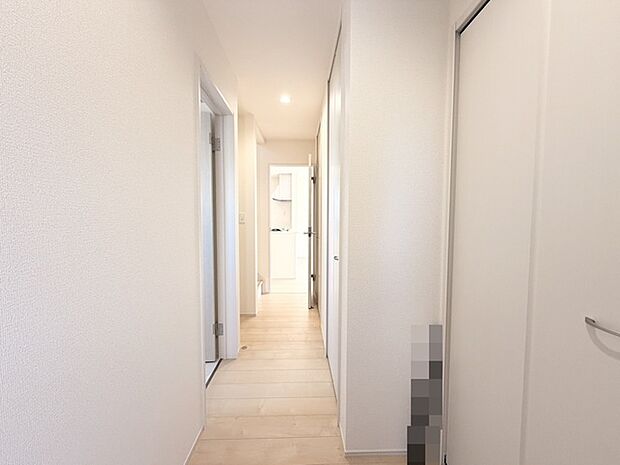 広がる空間と柔らかな光が、安らぎのひとときを演出します。