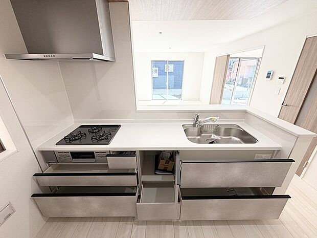 機能美と清潔感が調和する、心地よい空間