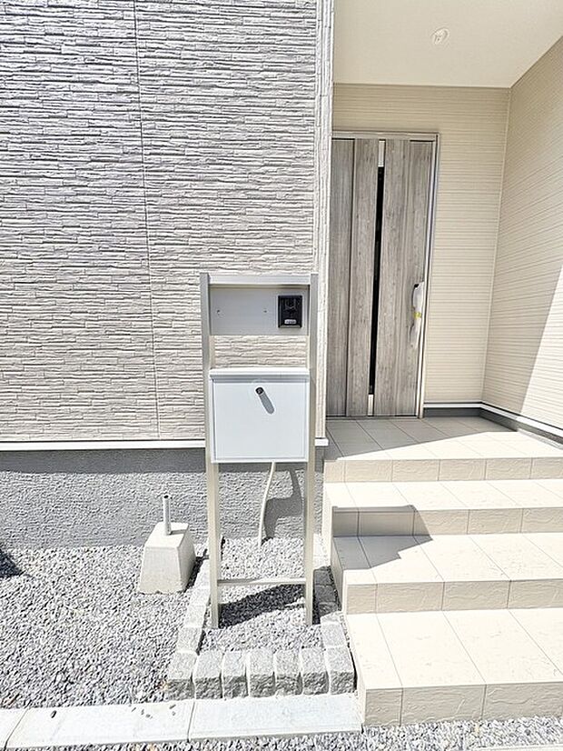洗練された佇まいに、爽やかな風を感じるエントランス。
