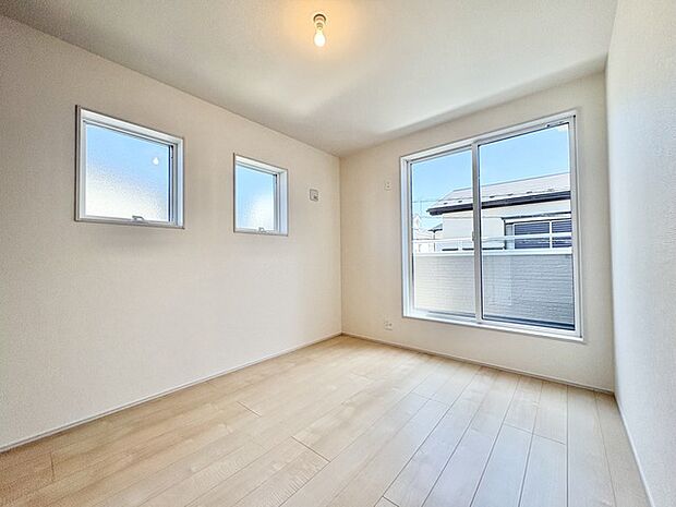 開放感あふれる窓辺で、心地よい穏やかな時間を。