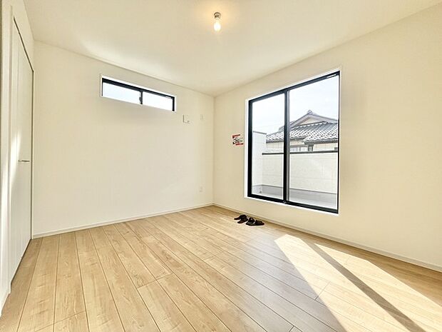 爽やかな空気と温かな陽光が心地よい、穏やかな日常を彩る空間。