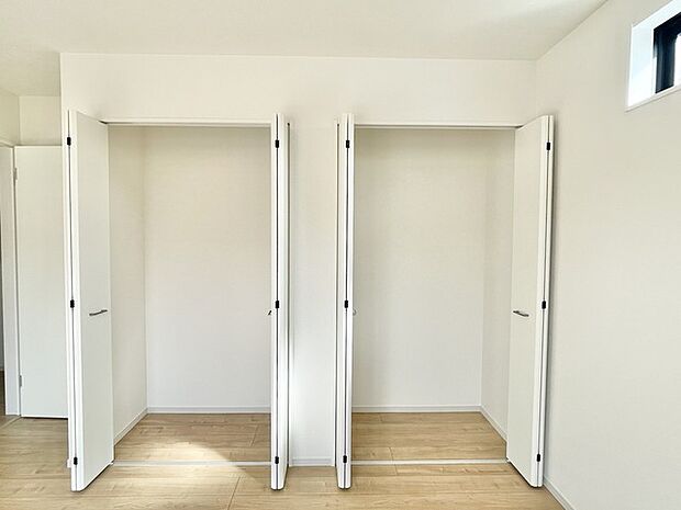 白を基調とした空間に、柔らかな光が満ちる心地よさ