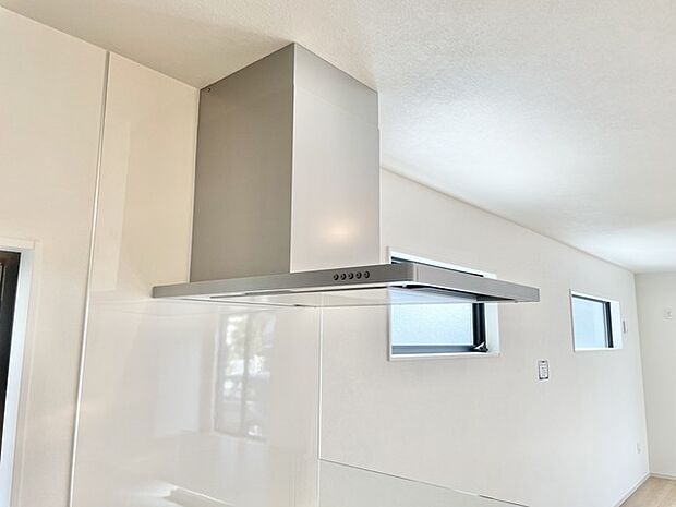 洗練されたデザインが、空間に現代的な彩りを添えます。