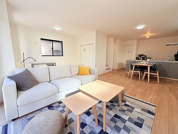 大画面ＴＶの配置も可能なワイドリビングは約18.6帖。 