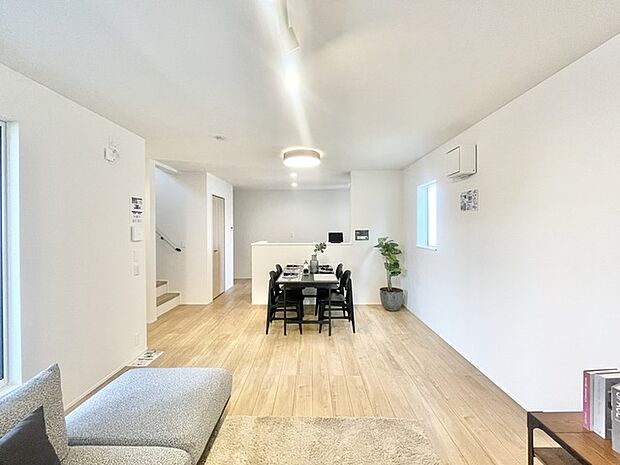 白を基調とした、心地よい広がりを感じさせる空間