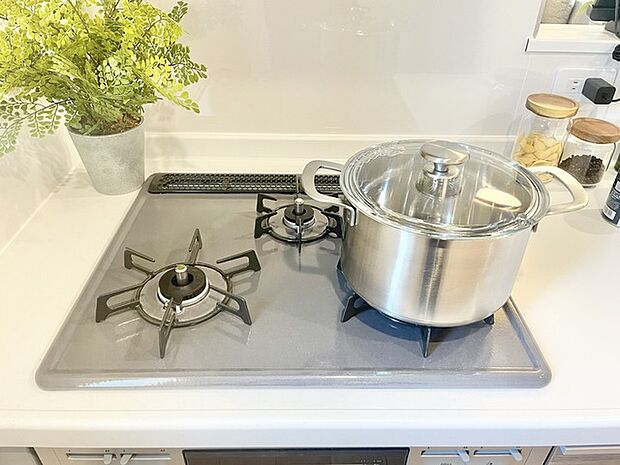 毎日の暮らしに彩りを添える、心地よいキッチン空間。