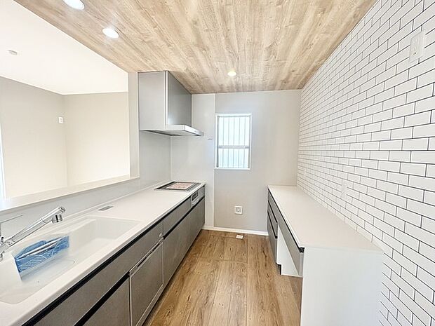 木の温もりと清潔感あふれる空間で、心地よい暮らしが始まります。