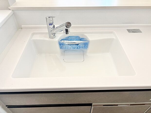 清潔感あふれる白を基調とした、機能的な水回り空間。