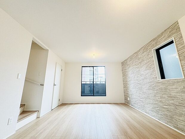 空間に広がりを感じさせる、洗練されたデザインの住まい。