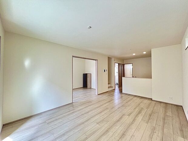 ご家族みんながゆったりくつろげる広々リビング。