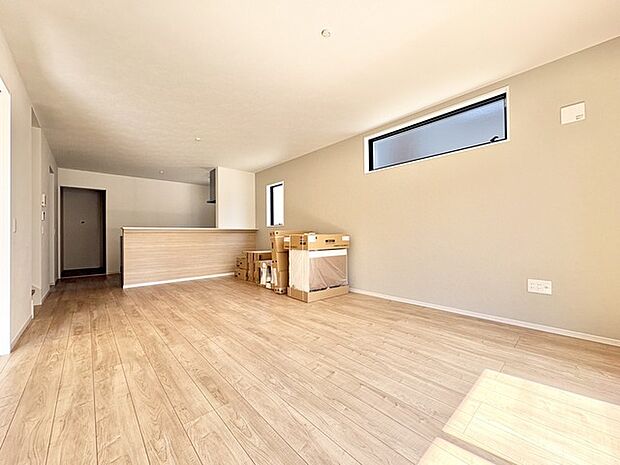 木の温もりを感じる、広々とした空間が広がります。