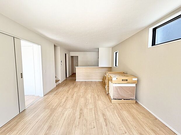 心地よい広がりと柔らかな自然光に包まれた、穏やかな空間。