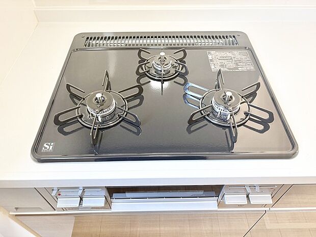 暮らしを彩る、機能的で洗練されたデザインのキッチン