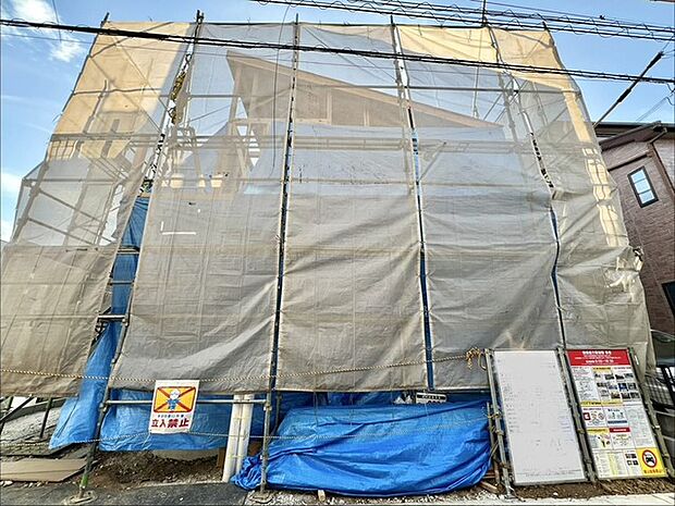 構築中の空間が、未来の暮らしを静かに見守ります。