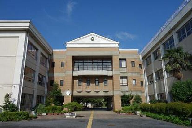 越谷市立大沢小学校（700m）