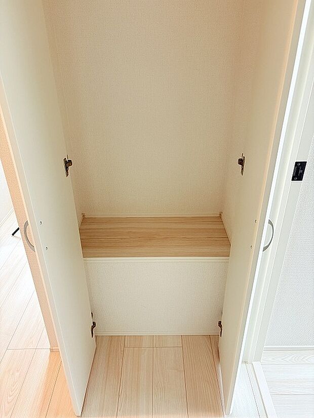 2階廊下の収納