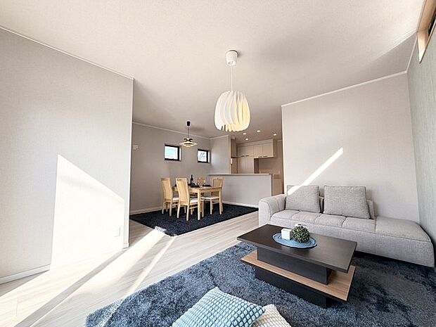 柔らかな光と心地よい空間が、穏やかなひとときを演出します。