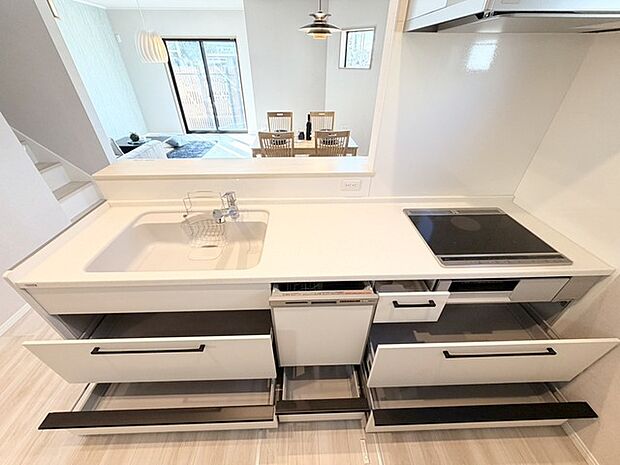 住まいの中心で、光と空間の調和を感じる暮らし