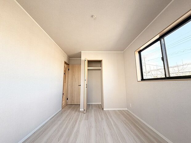 穏やかな光が満ちる、心地よい空間が広がります。