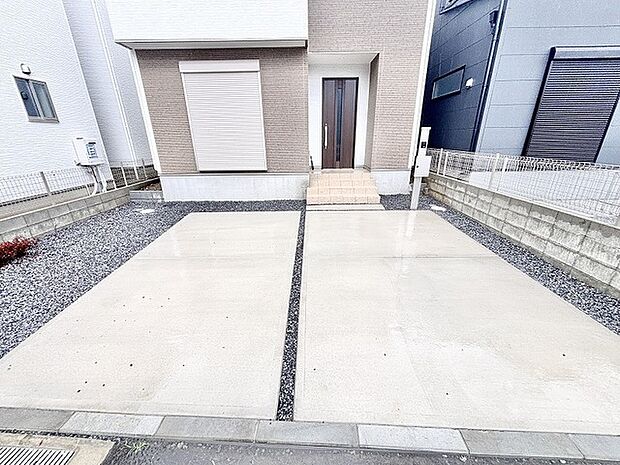 すっきりと整えられた外観が日々の暮らしに静かな安らぎをもたらし、住まう人の帰りを穏やかに迎えてくれます。