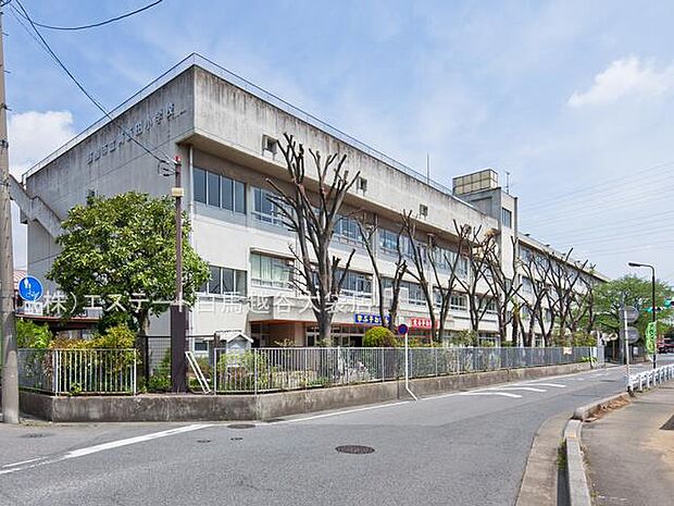 草加市立両新田小学校（500m）