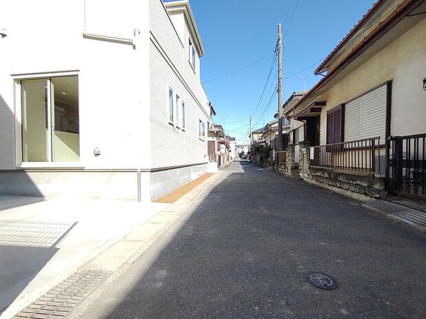 静かで心地よい、穏やかな日常が描かれる街並み。