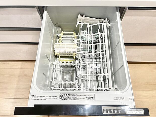 清潔感あふれる機能美が、日々の暮らしを心地よく彩ります。