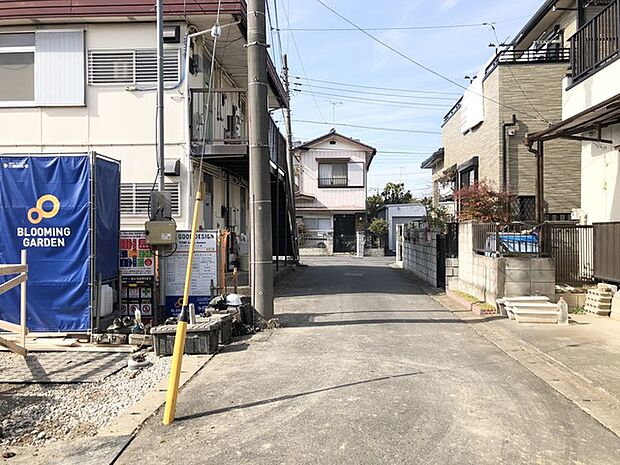 幅員こそやや狭くても、その分交通量が少なくて安心。