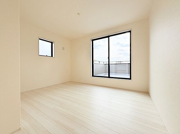 今からここを誰のお部屋にしようか、そんな洋室。 