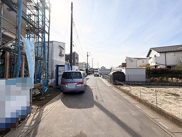 広がる空の下、穏やかな日常が始まりを告げる。