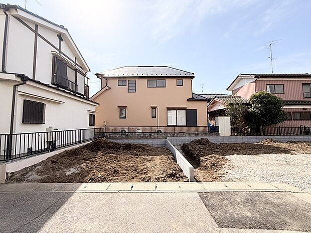 セカンドカーにも便利、駐車2台可の敷地。