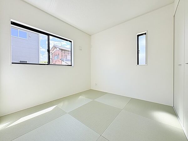 お子様にとっていいお昼寝空間になる和室は、ぜひリビングのお隣で。