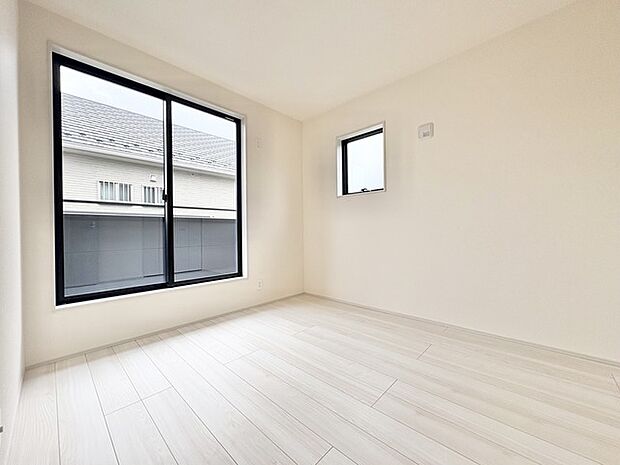 無駄のないシンプルな空間が、日々の暮らしに心地よい静けさと安らぎをもたらしてくれます。