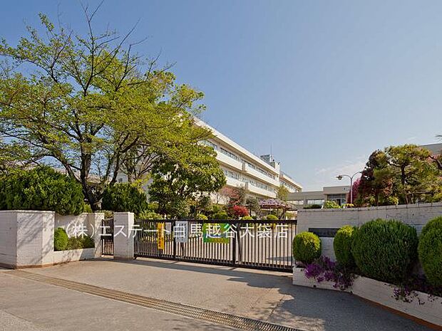 春日部市立豊野中学校(866m)