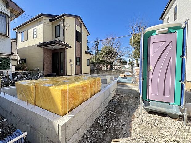 マイカースペースを1台分確保。現地で車幅と共にご確認ください。