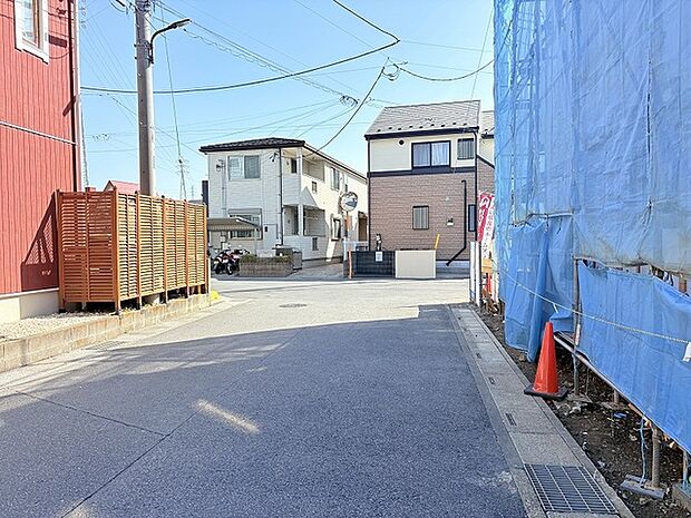 東側前面道路