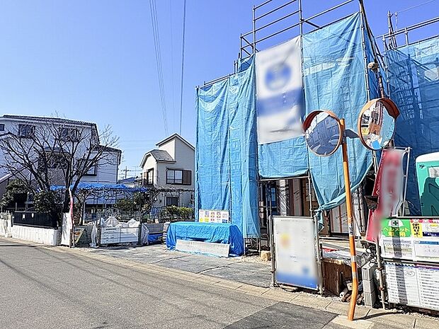 西側隣地は家庭菜園のため日当り良好です。