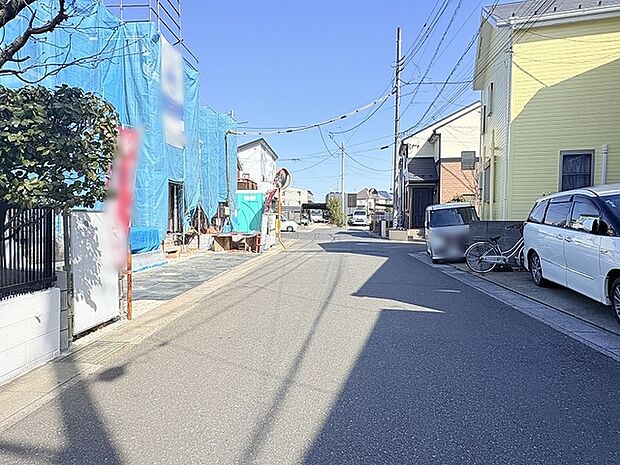 前面道路はゆとりある幅員6メートルの道路です