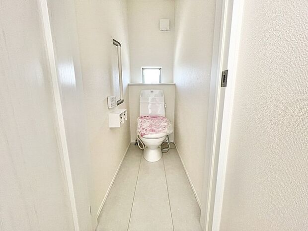 清潔感のある白を基調とした、シンプルで無駄のない整った空間です。