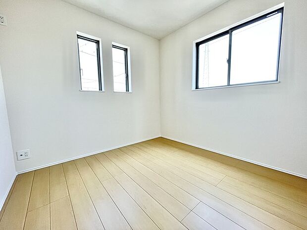 余計な装飾を削ぎ落としたシンプルな空間は、住まう方の感性で自由に彩ることができるプレーンな余白です。
