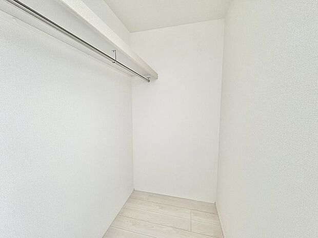 整然とした空間に、穏やかな広がりを感じる。