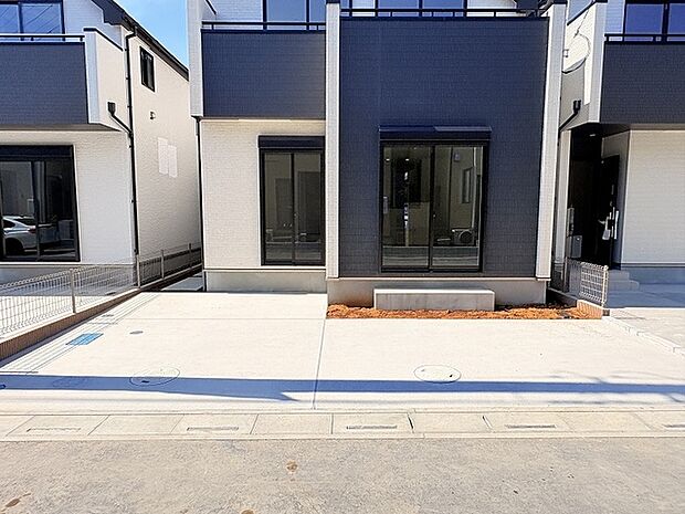 カースペースは縦＋横に2台駐車可能です。