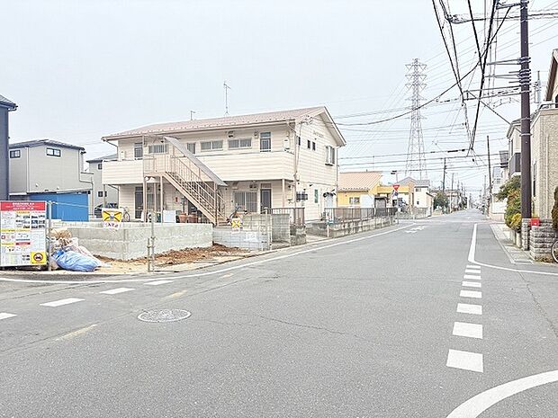 西側前面道路の様子