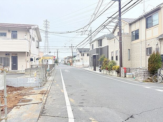 西側前面道路の様子