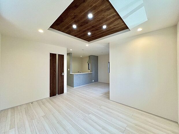 ご家族みんながゆったりくつろげる広々リビング。