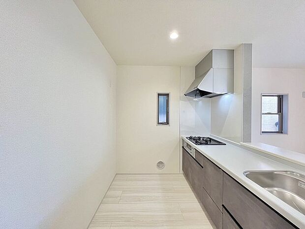 カウンターからはリビングが広く見渡せ、ご家族とのコミュニケーションも弾みます。